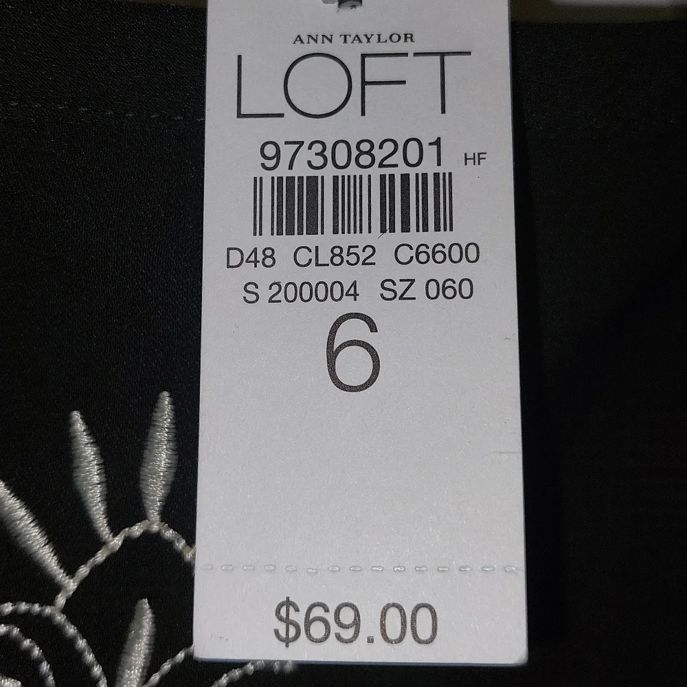 Ann Taylor Loft black embroidered skirt - Picture 4 of 6